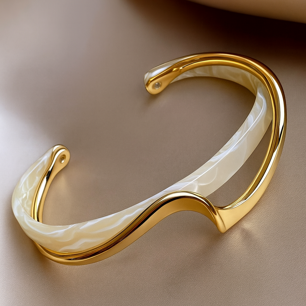 Elegantes weißes Armband
