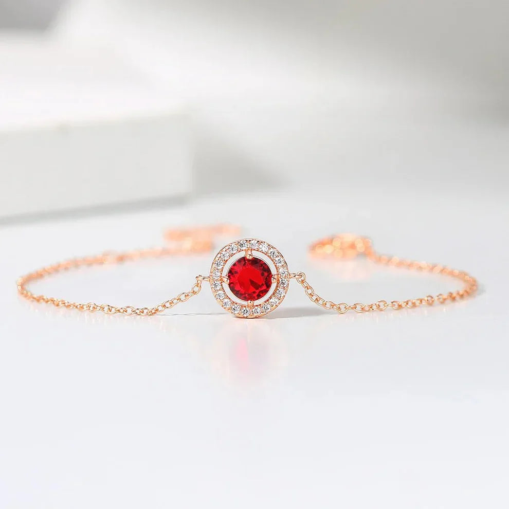 Klassisches rosa Armband mit roten Steinen und Kristallen