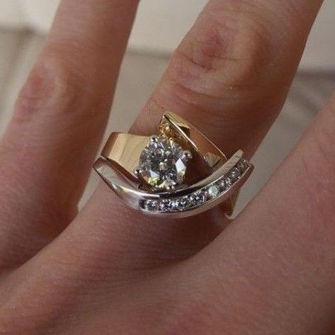Vintage Unregelmäßiger Ring mit Zirkonia