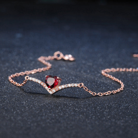 Elegantes rotes Herzarmband