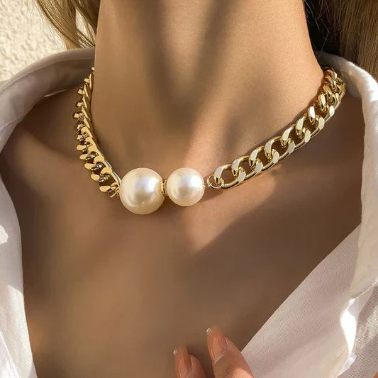 Elegante Halskette mit zwei Perlen
