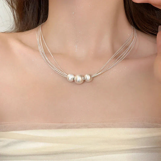 Elegante weiße Perlenkette